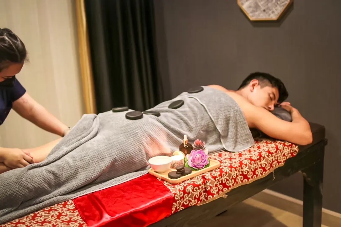 นวดหินร้อน ที่นามิ เซ็นเตอร์